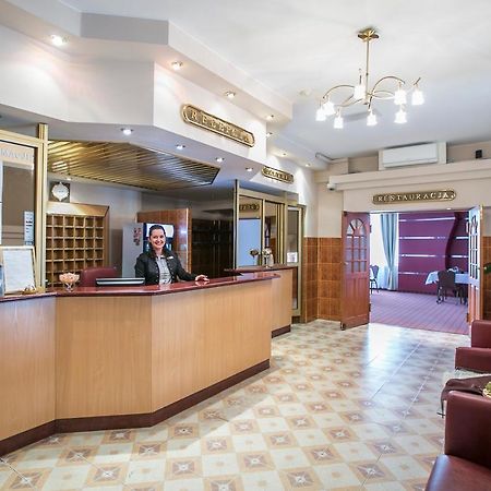 Hotel Unibus Белск Подляски Екстериор снимка