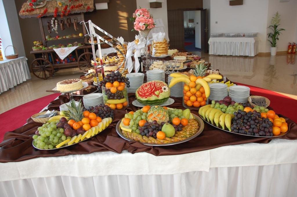 Hotel Unibus Белск Подляски Екстериор снимка
