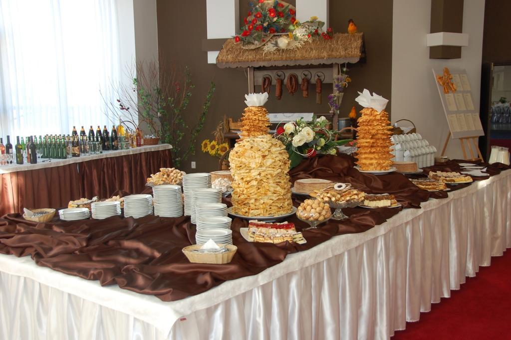 Hotel Unibus Белск Подляски Екстериор снимка