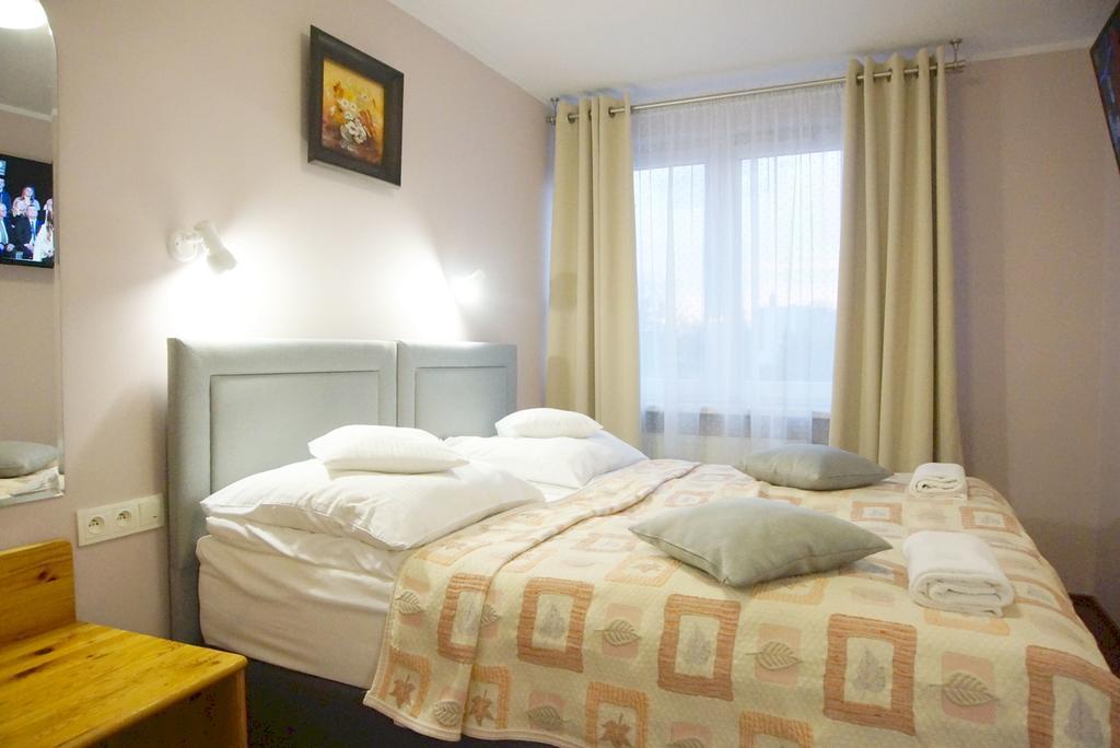 Hotel Unibus Белск Подляски Екстериор снимка