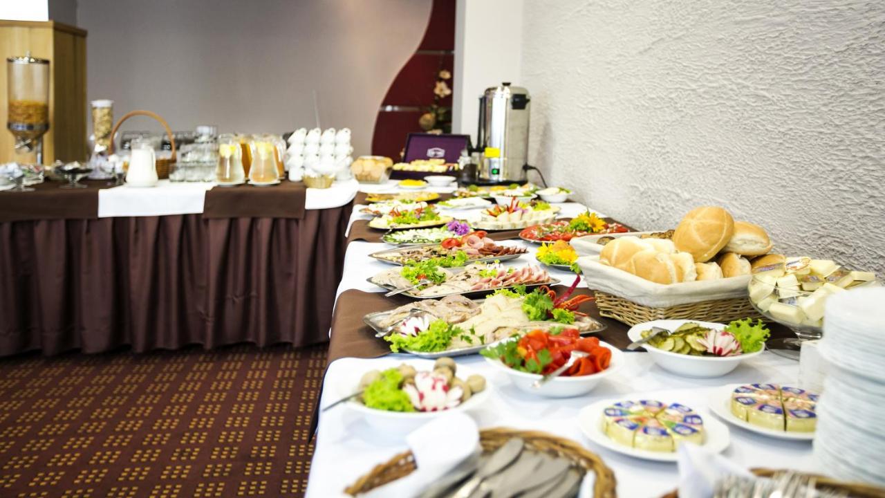 Hotel Unibus Белск Подляски Екстериор снимка
