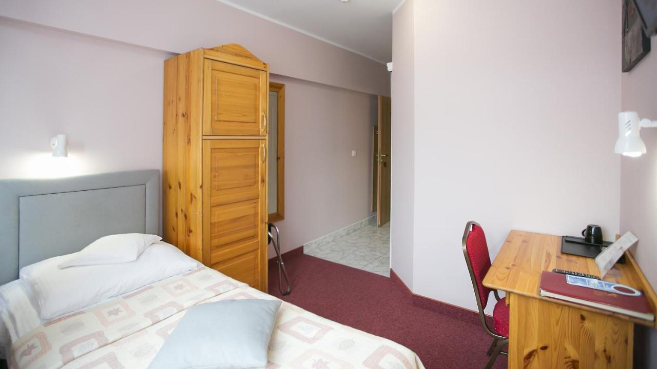 Hotel Unibus Белск Подляски Екстериор снимка