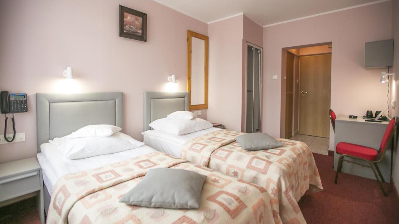 Hotel Unibus Белск Подляски Екстериор снимка