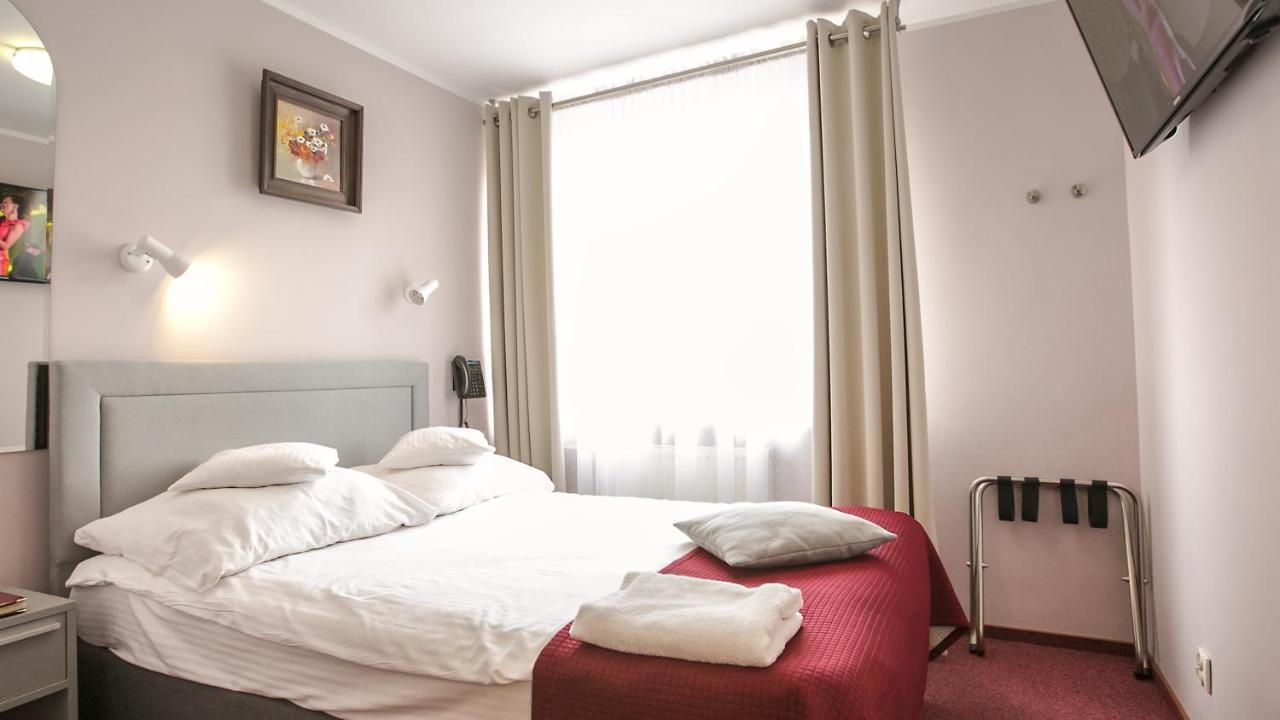 Hotel Unibus Белск Подляски Екстериор снимка