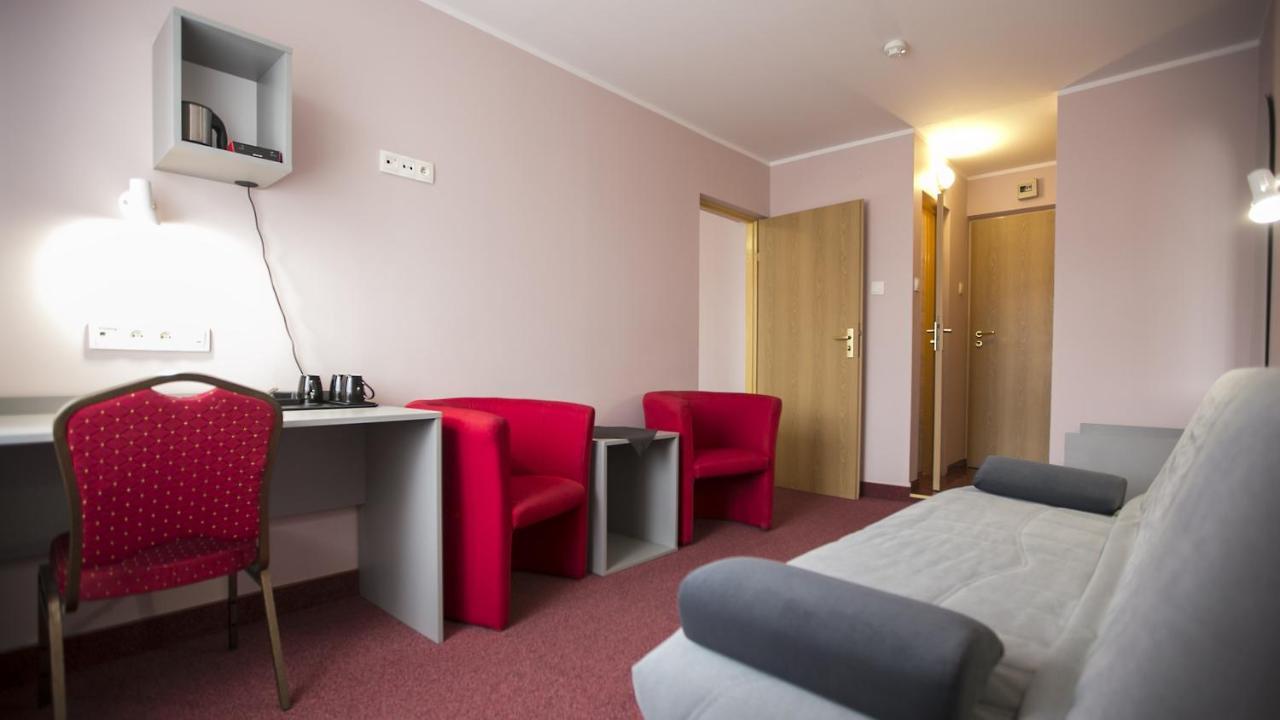 Hotel Unibus Белск Подляски Екстериор снимка