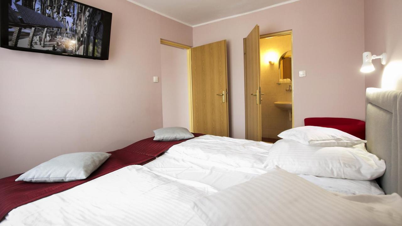 Hotel Unibus Белск Подляски Екстериор снимка