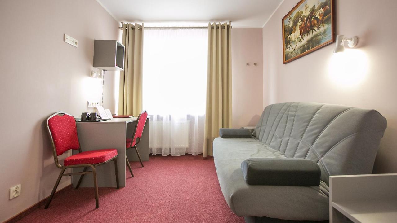 Hotel Unibus Белск Подляски Екстериор снимка