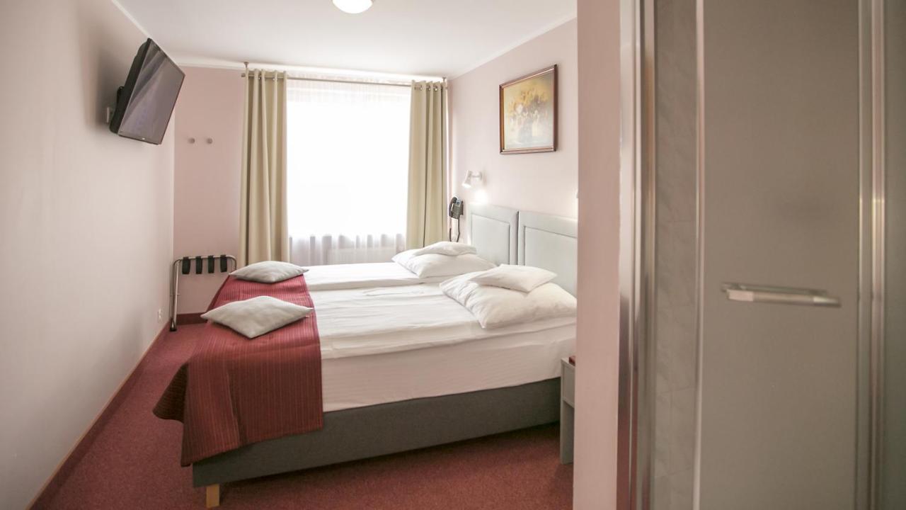 Hotel Unibus Белск Подляски Екстериор снимка