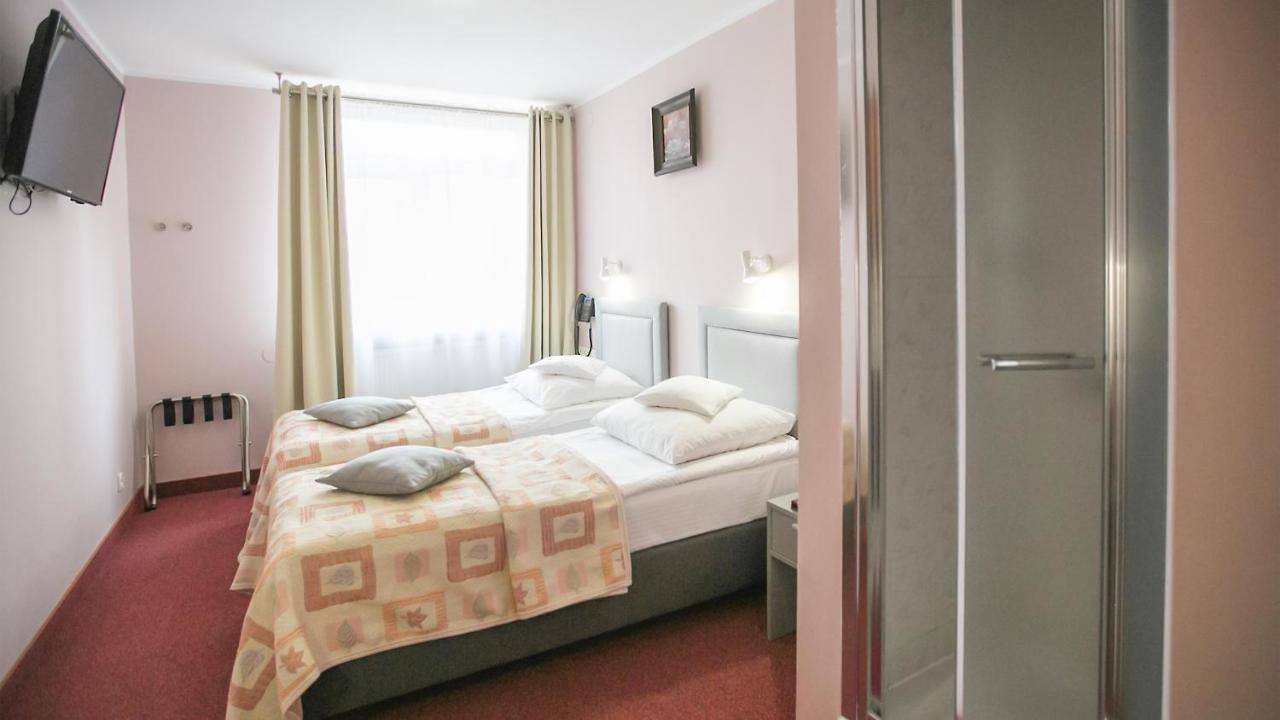 Hotel Unibus Белск Подляски Екстериор снимка