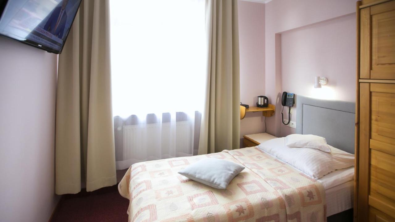 Hotel Unibus Белск Подляски Екстериор снимка
