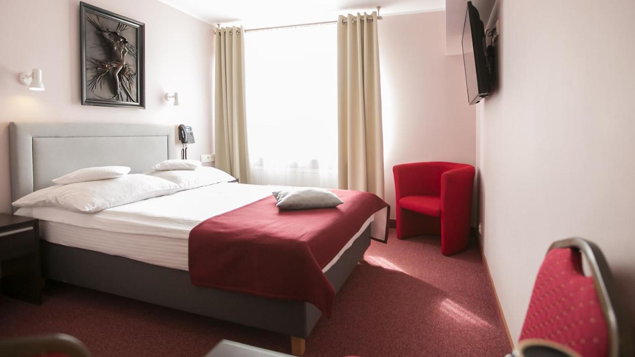 Hotel Unibus Белск Подляски Екстериор снимка