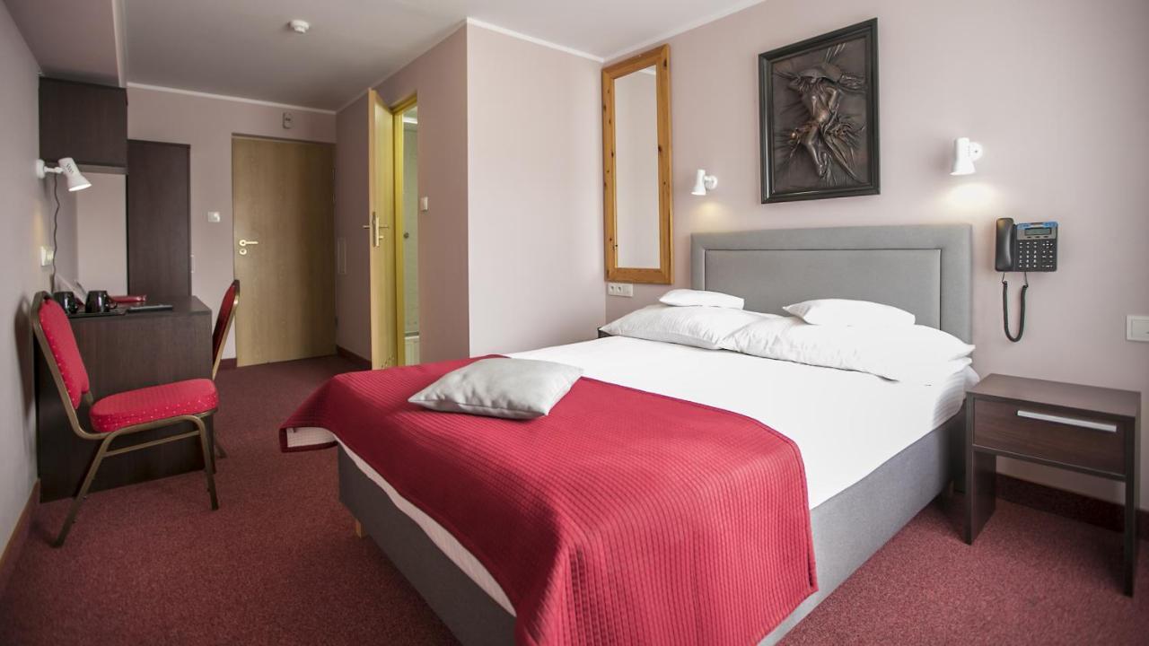 Hotel Unibus Белск Подляски Екстериор снимка
