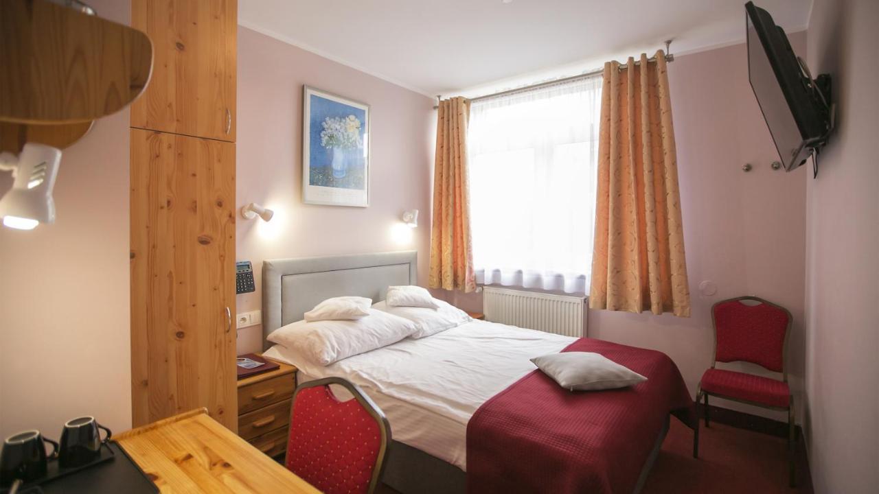 Hotel Unibus Белск Подляски Екстериор снимка