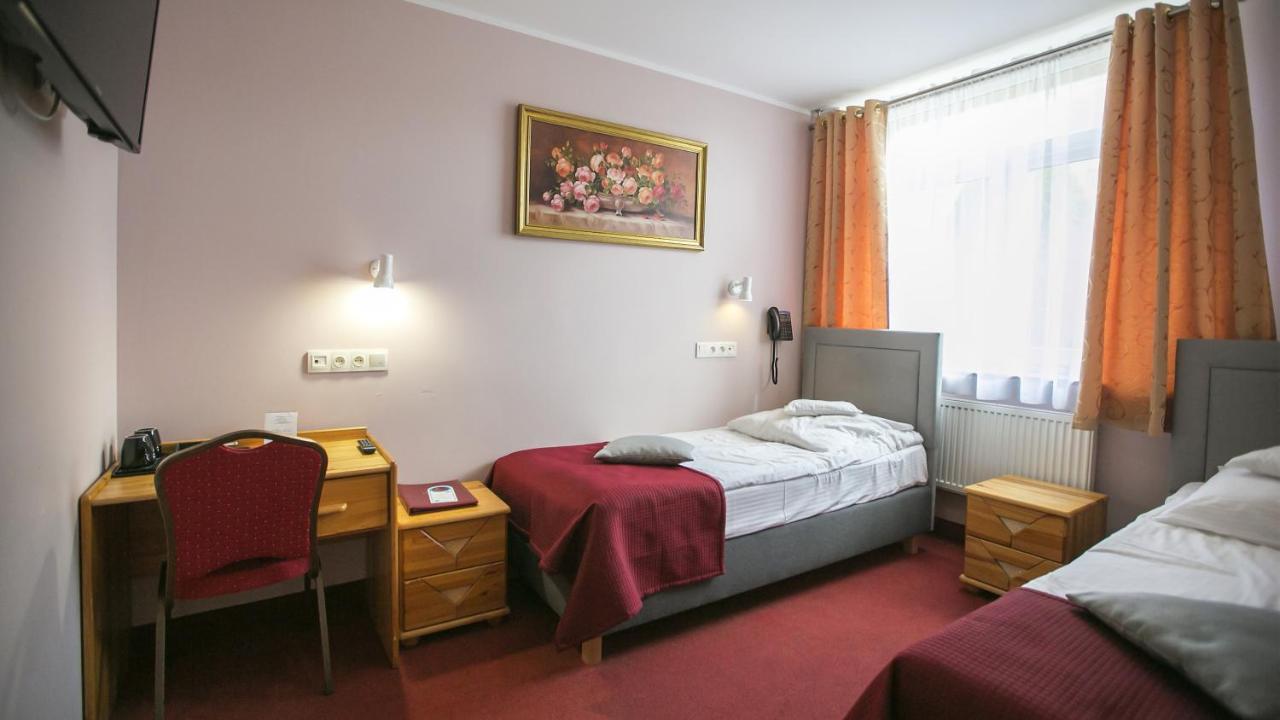 Hotel Unibus Белск Подляски Екстериор снимка