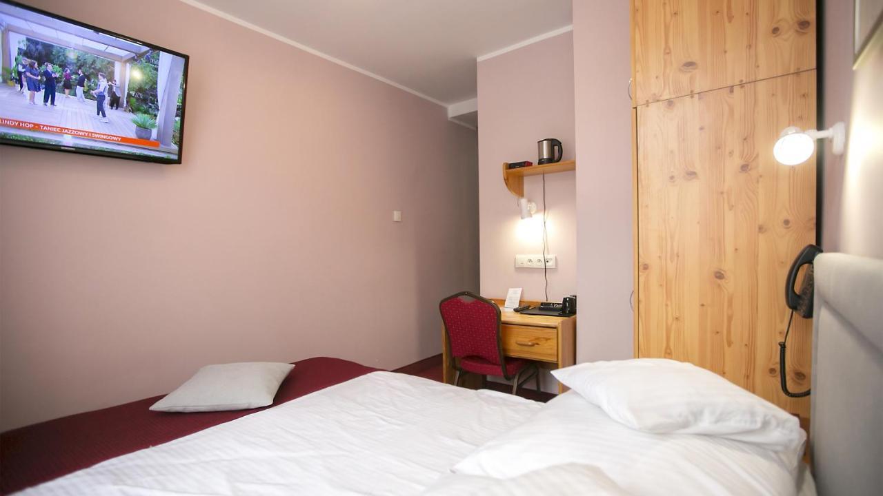 Hotel Unibus Белск Подляски Екстериор снимка