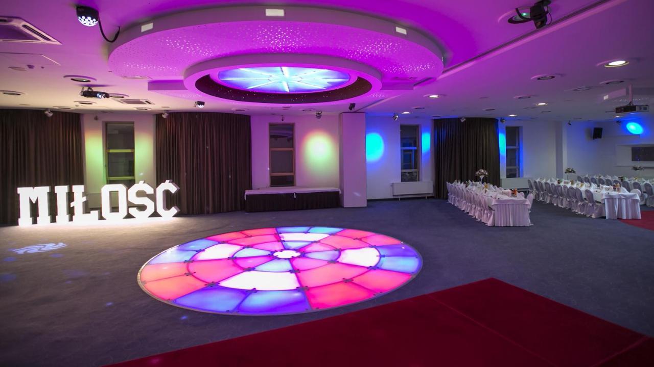 Hotel Unibus Белск Подляски Екстериор снимка