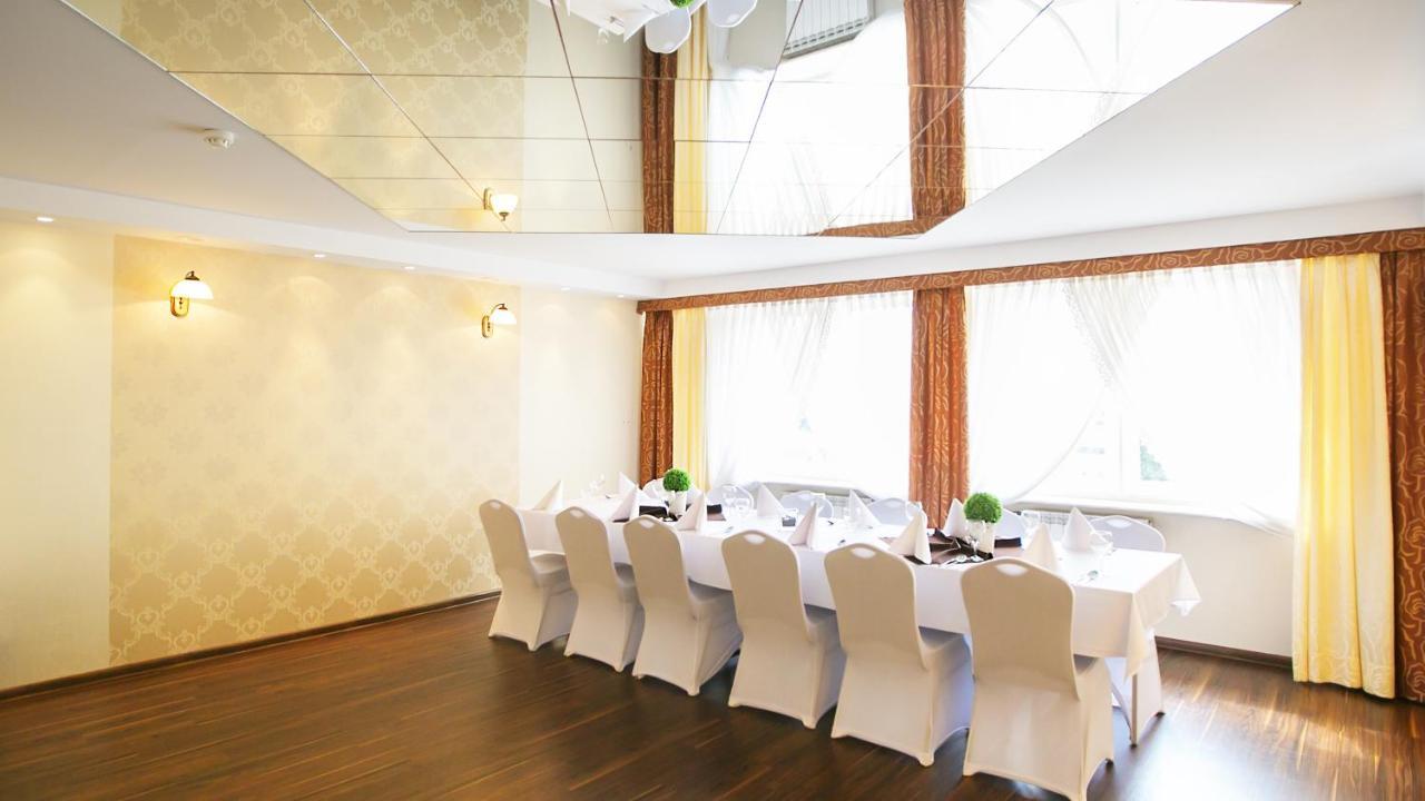 Hotel Unibus Белск Подляски Екстериор снимка