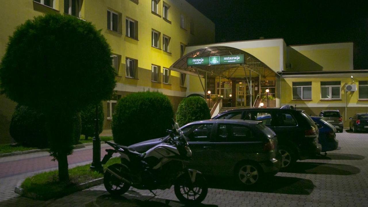 Hotel Unibus Белск Подляски Екстериор снимка