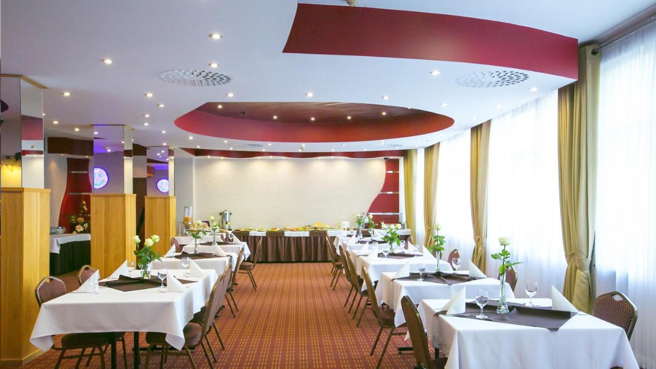 Hotel Unibus Белск Подляски Екстериор снимка