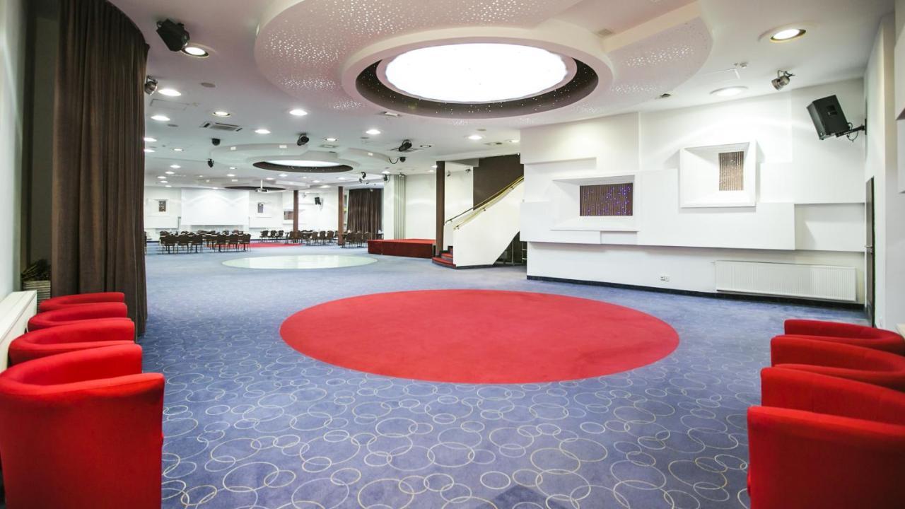 Hotel Unibus Белск Подляски Екстериор снимка