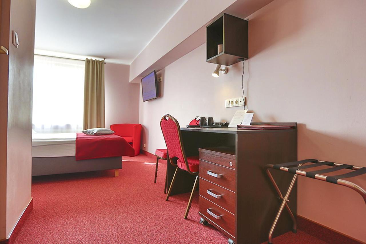 Hotel Unibus Белск Подляски Екстериор снимка
